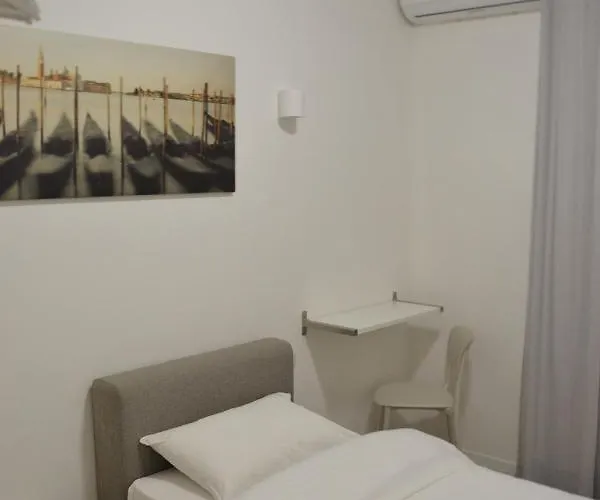 Del Pozzo ホテル 2*